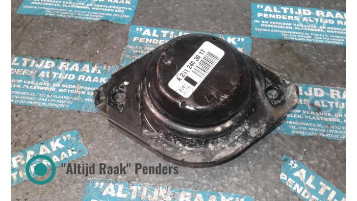 Used Engine mount Mercedes E-Klasse Price on request offered by "Altijd Raak" Penders