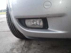 Used Bumper fog light Kia Carnival/Grand Carnival 3 2.9 CRDi 16V VGT Price on request offered by "Altijd Raak" Penders