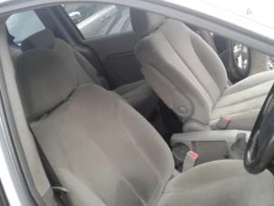 Used Seat, right Kia Carnival/Grand Carnival 3 2.9 CRDi 16V VGT Price on request offered by "Altijd Raak" Penders