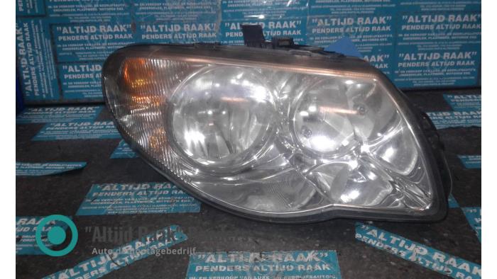 Używane Reflektor prawy Chrysler Voyager Cena na żądanie oferowane przez "Altijd Raak" Penders
