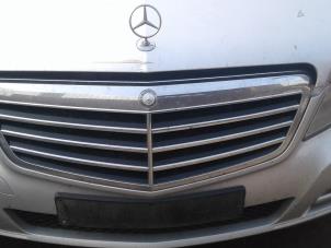 Used Grille Mercedes E (W212) E-220 CDI 16V BlueEfficiency,BlueTEC Price on request offered by "Altijd Raak" Penders