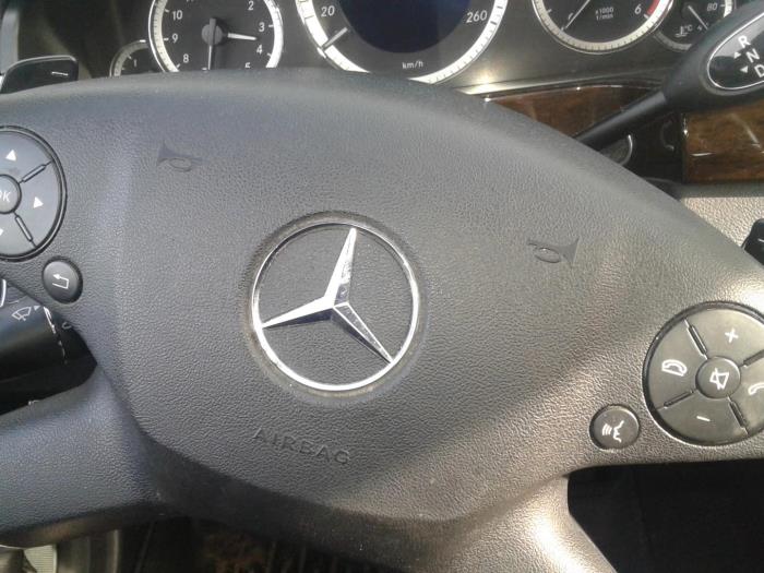 Steering wheel mounted radio control from a Mercedes-Benz E (W212) E-220 CDI 16V BlueEfficiency,BlueTEC 2012