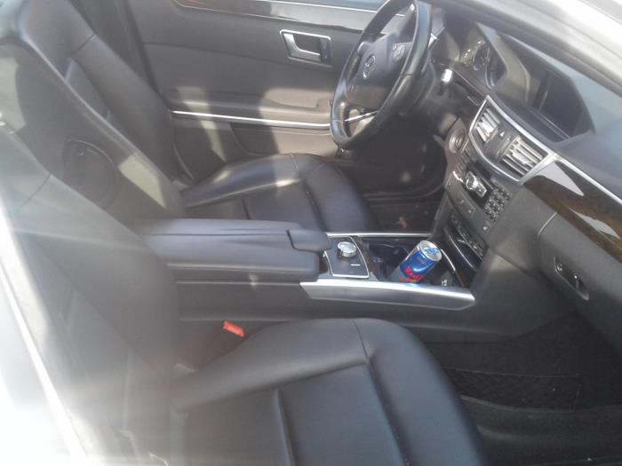 Sitz rechts van een Mercedes-Benz E (W212) E-220 CDI 16V BlueEfficiency,BlueTEC 2012
