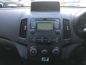 Used CD changer Hyundai i30 (GDHB5) 1.6 CRDi 16V VGT Price on request offered by "Altijd Raak" Penders