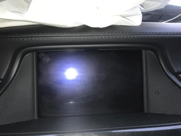 Navigation display from a Mercedes-Benz CLS (C218) 350 CDI BlueEfficiency,d 3.0 V6 24V 2014