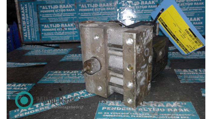 Usagé Bloc ABS Peugeot 306 (7A/C/S) 2.0 S 16 Prix sur demande proposé par "Altijd Raak" Penders