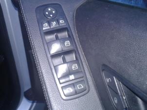 Used Electric window switch Mercedes R (W251) 3.0 320 CDI 24V 4-Matic Price on request offered by "Altijd Raak" Penders