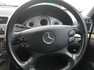 Usados Mando de radio volante Mercedes E Combi (S211) 3.0 E-320 CDI V6 24V Precio de solicitud ofrecido por "Altijd Raak" Penders