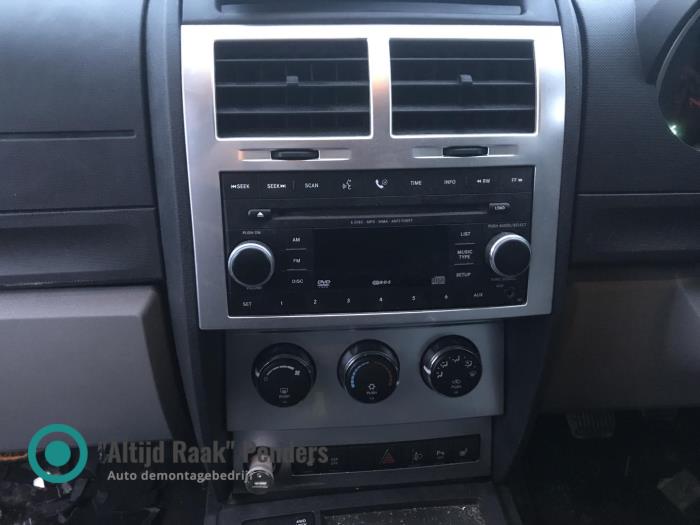Usagé Commande chauffage Dodge Nitro 2.8 CRD 16V 4x4 Prix sur demande proposé par "Altijd Raak" Penders