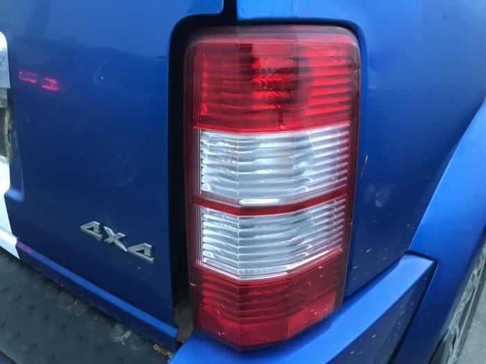Taillight, right from a Dodge Nitro 2.8 CRD 16V 4x4 2009
