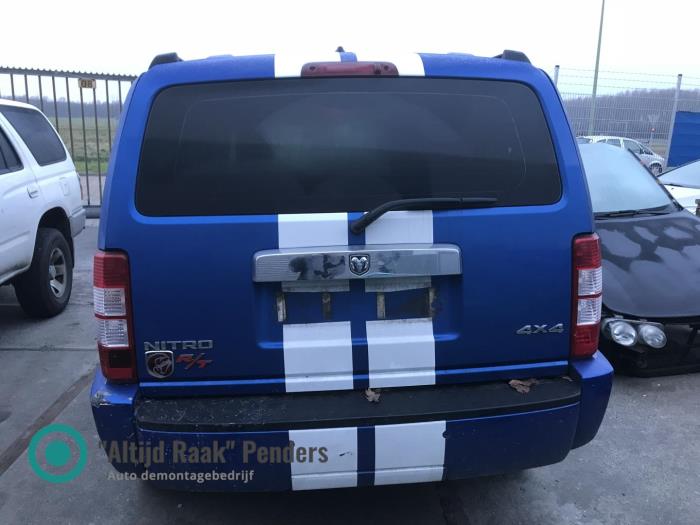 Używane Tylna klapa Dodge Nitro 2.8 CRD 16V 4x4 Cena na żądanie oferowane przez "Altijd Raak" Penders