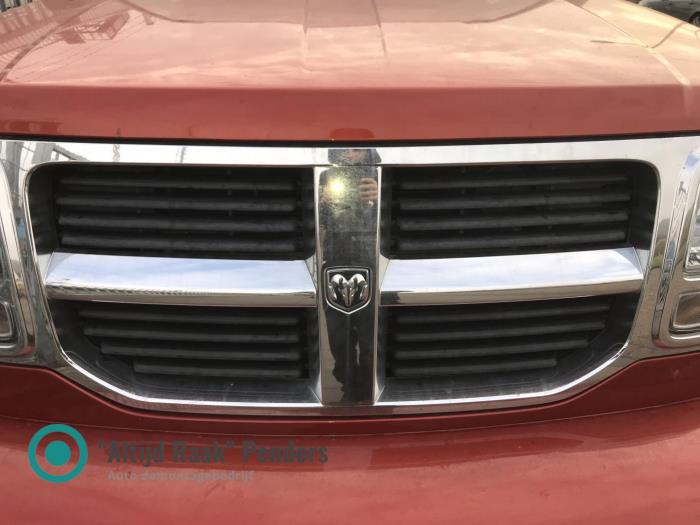 Używane Grill Dodge Nitro 2.8 CRD 16V 4x4 Cena na żądanie oferowane przez "Altijd Raak" Penders