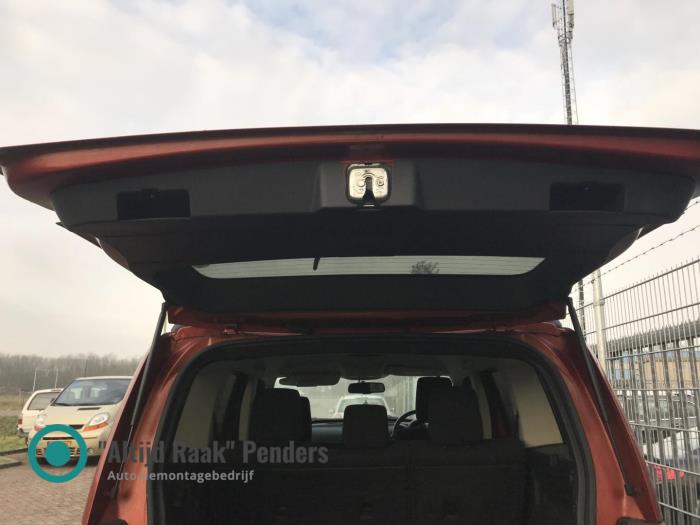 Używane Tylna klapa Dodge Nitro 2.8 CRD 16V 4x4 Cena na żądanie oferowane przez "Altijd Raak" Penders