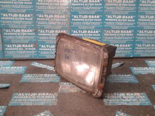 Used Headlight, left Mercedes 207 - 410 Price on request offered by "Altijd Raak" Penders