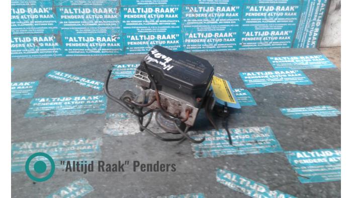 Używane Pompa ABS Hyundai Matrix 1.6 16V Cena na żądanie oferowane przez "Altijd Raak" Penders
