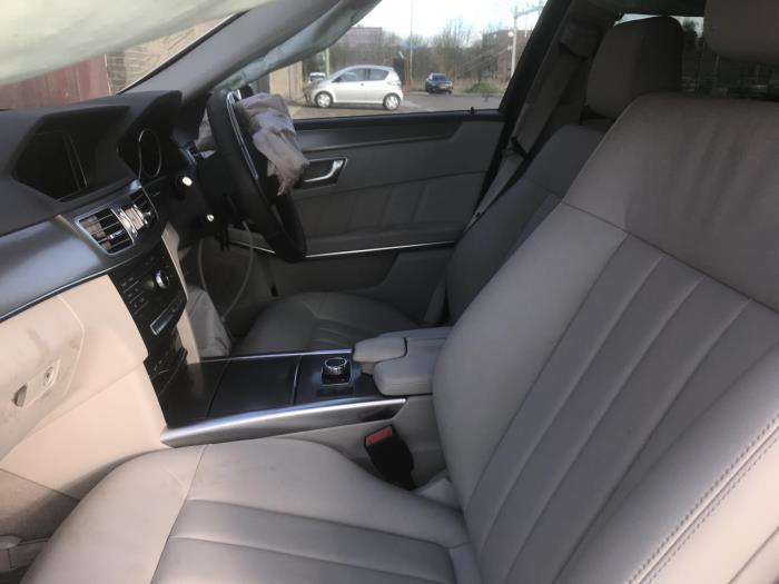 Sitz rechts van een Mercedes-Benz E (W212) E-220 CDI 16V BlueEfficiency,BlueTEC 2015