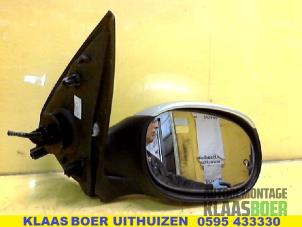 Używane Lusterko zewnetrzne prawe Peugeot 206 SW (2E/K) 1.4 Cena € 25,00 Procedura marży oferowane przez Autodemontage Klaas Boer