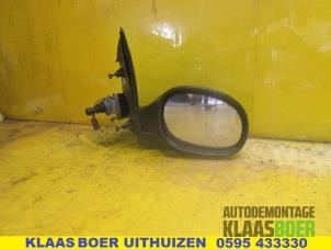 Używane Lusterko zewnetrzne prawe Peugeot 206 (2A/C/H/J/S) 1.4 XR,XS,XT,Gentry Cena € 15,00 Procedura marży oferowane przez Autodemontage Klaas Boer