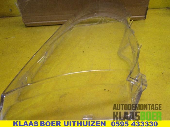 Headlight lens, right from a BMW 3 serie (E46/4) 318i 1999