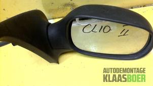 Usagé Rétroviseur extérieur droit Renault Clio II (BB/CB) 1.2 Prix € 15,00 Règlement à la marge proposé par Autodemontage Klaas Boer