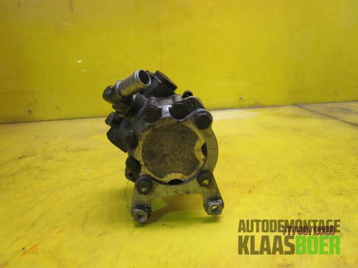 Power steering pump from a BMW 3 serie (E46/4) 318i 1999
