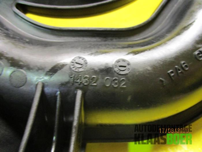 Begagnade Insugsrör BMW 3 serie (E46/4) 318i Pris € 30,00 Marginaltabell erbjuds av Autodemontage Klaas Boer