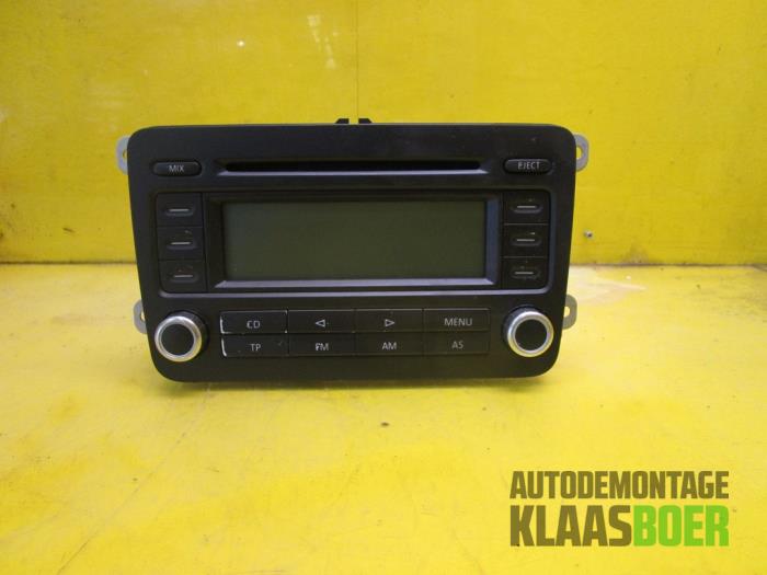 Reproductor de CD y radio de un Volkswagen Golf V (1K1) 1.9 TDI 2007