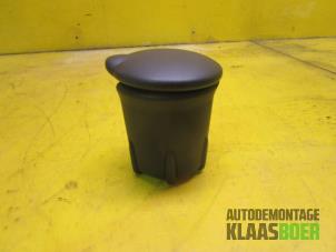 Used Front ashtray Renault Clio III (BR/CR) 1.5 dCi 70 Price € 10,00 Margin scheme offered by Autodemontage Klaas Boer