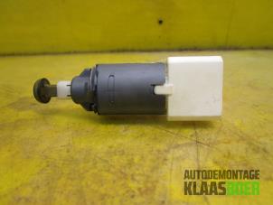 Used Brake light switch Renault Twingo II (CN) 1.2 16V Price € 10,00 Margin scheme offered by Autodemontage Klaas Boer