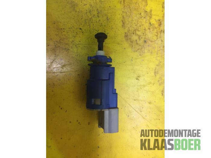 Clutch switch from a Renault Twingo II (CN) 1.2 16V 2010