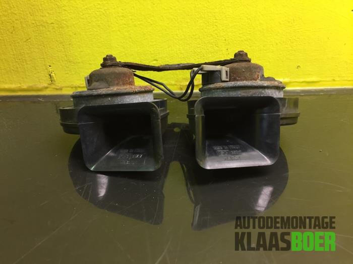 Używane Klakson Saab 9-3 I (YS3D) 2.2 TiD 16V Cena € 25,00 Procedura marży oferowane przez Autodemontage Klaas Boer