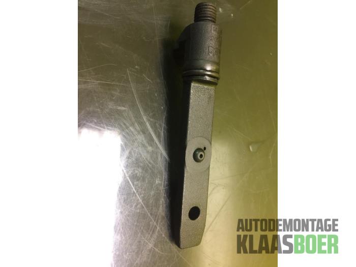 Usagé Injecteurs Saab 9-3 I (YS3D) 2.2 TiD 16V Prix € 50,00 Règlement à la marge proposé par Autodemontage Klaas Boer
