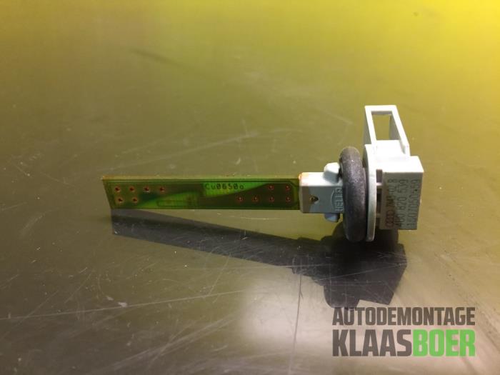 Begagnade Utetemperatursensor Volkswagen Passat (3C2) 2.0 FSI 16V Pris € 10,00 Marginaltabell erbjuds av Autodemontage Klaas Boer