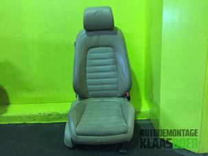 Used Seat, right Volkswagen Passat (3C2) 2.0 FSI 16V Price € 75,00 Margin scheme offered by Autodemontage Klaas Boer