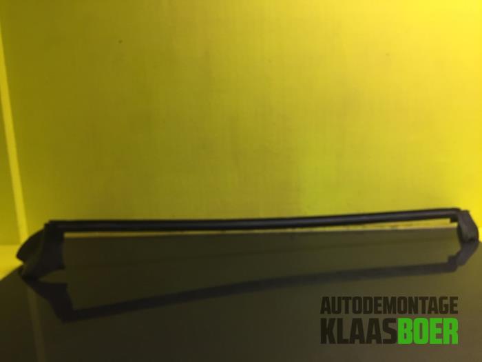 Usados Aleta de ventanilla BMW Mini (R50/53) 1.6 16V Cooper Precio € 20,00 Norma de margen ofrecido por Autodemontage Klaas Boer