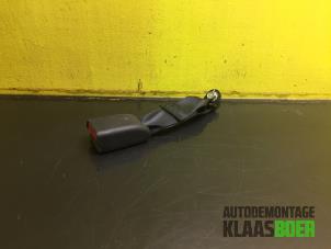 Używane Wtyk pasa bezpieczenstwa srodek tyl Opel Agila (B) 1.2 16V Cena € 20,00 Procedura marży oferowane przez Autodemontage Klaas Boer