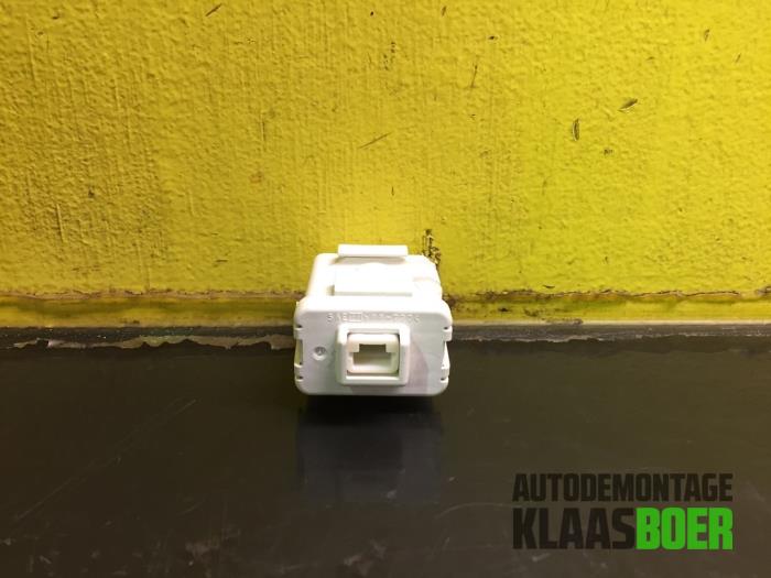 Używane Przekaznik Opel Agila (B) 1.2 16V Cena € 15,00 Procedura marży oferowane przez Autodemontage Klaas Boer