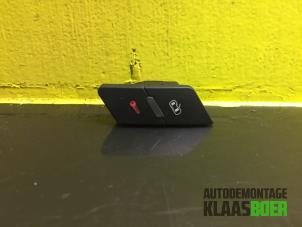 Used Central locking switch Audi A6 Avant Quattro (C6) 3.0 TDI V6 24V Price € 10,00 Margin scheme offered by Autodemontage Klaas Boer