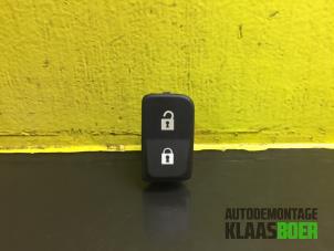 Used Central locking switch Volvo V50 (MW) 1.6 D 16V Price € 10,00 Margin scheme offered by Autodemontage Klaas Boer