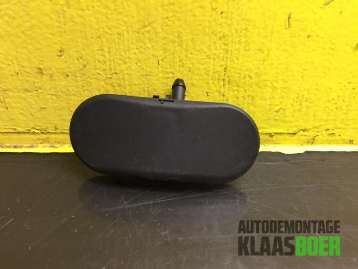 Używane Spryskiwacz przód Audi A4 Avant (B6) 2.0 20V Cena € 15,00 Procedura marży oferowane przez Autodemontage Klaas Boer