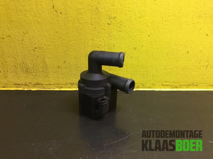 Usagé Pompe à eau Skoda Octavia Combi (1Z5) 1.6 TDI Greenline Prix € 65,00 Règlement à la marge proposé par Autodemontage Klaas Boer