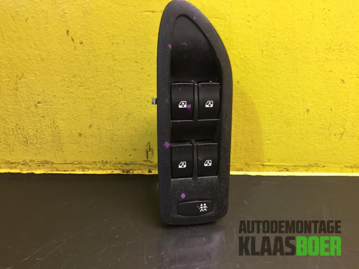 Usados Interruptor combinado de ventanillas Renault Laguna II Grandtour (KG) 1.8 16V Precio € 35,00 Norma de margen ofrecido por Autodemontage Klaas Boer