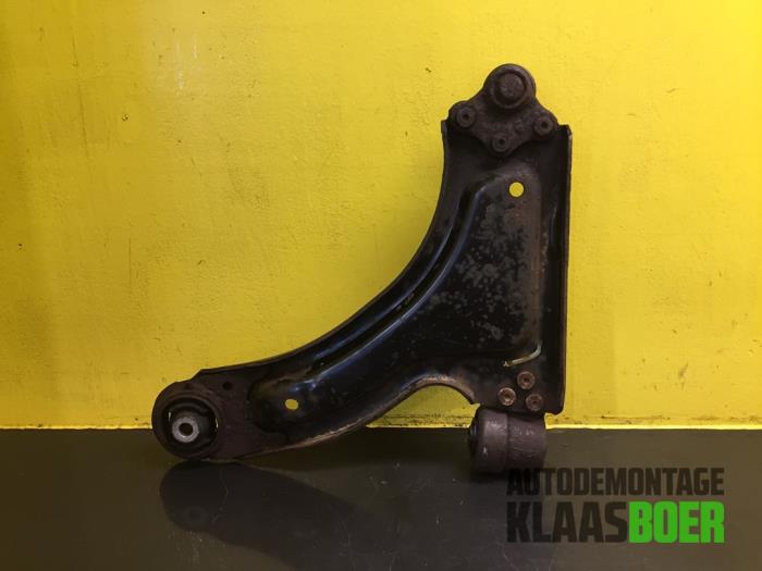 Front upper wishbone, right from a Opel Corsa C (F08/68) 1.2 16V Twin Port 2006