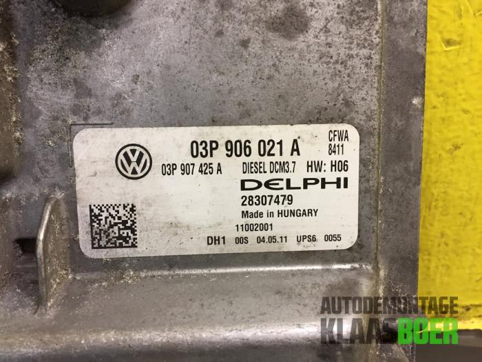 Ordinateur gestion moteur d'un Volkswagen Polo V (6R)  2011