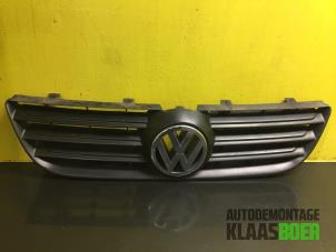 Usados Rejilla Volkswagen Polo IV (9N1/2/3) 1.4 FSI 16V Precio € 30,00 Norma de margen ofrecido por Autodemontage Klaas Boer