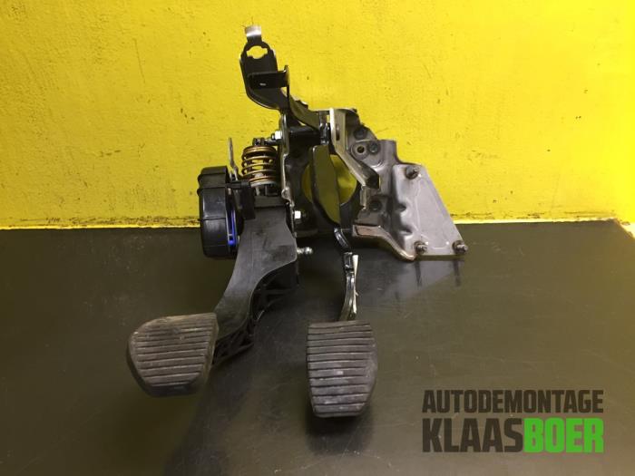 Używane Pedal hamulca Peugeot 5008 I (0A/0E) 1.6 VTI 16V Cena € 100,00 Procedura marży oferowane przez Autodemontage Klaas Boer