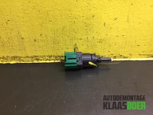 Used Brake light switch Peugeot 5008 I (0A/0E) 1.6 VTI 16V Price € 10,00 Margin scheme offered by Autodemontage Klaas Boer
