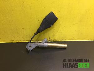 Gebrauchte Sicherheitsgurt Schließe rechts vorne Opel Vivaro 1.9 DI Preis € 40,00 Margenregelung angeboten von Autodemontage Klaas Boer