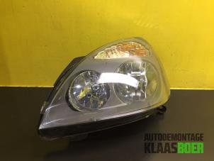 Used Headlight, left Renault Clio II (BB/CB) 1.4 16V Price € 40,00 Margin scheme offered by Autodemontage Klaas Boer