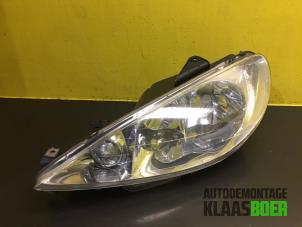 Used Headlight, left Peugeot 206 SW (2E/K) 1.4 Price € 40,00 Margin scheme offered by Autodemontage Klaas Boer